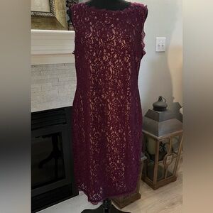 ADRIANNA PAPELL Lace Sleeveless Sheath Dress in‎ Mulberry/Nude women’s size 14
